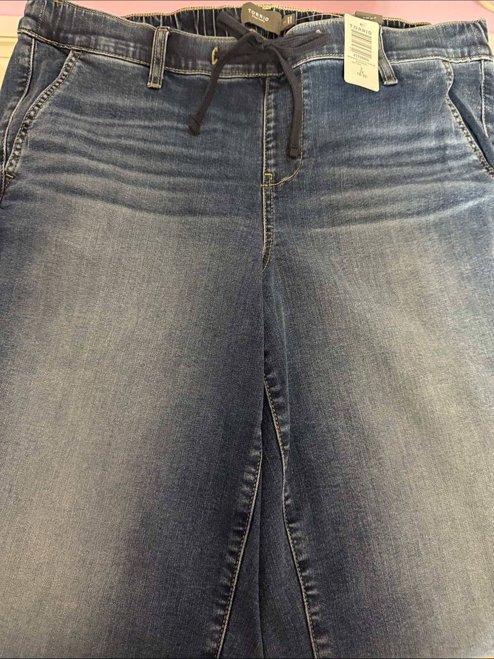 NWT Torrid Crop Weekend Wide Leg Super Soft Mid-Rise Jeans Sz 2/2X/18-20